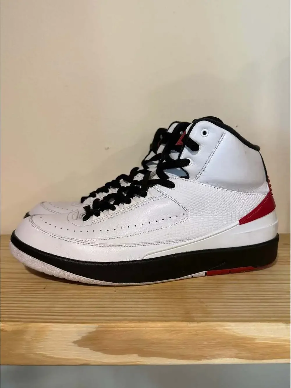 Preowned Air Jordan 2 Retro OG Chicago 2022 DX2454-106 Sz 11